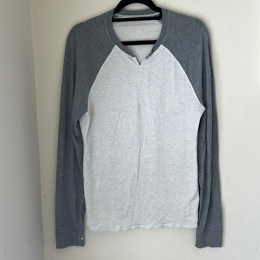 Lululemon Men's Long Sleeve V-Cut Neck Tee